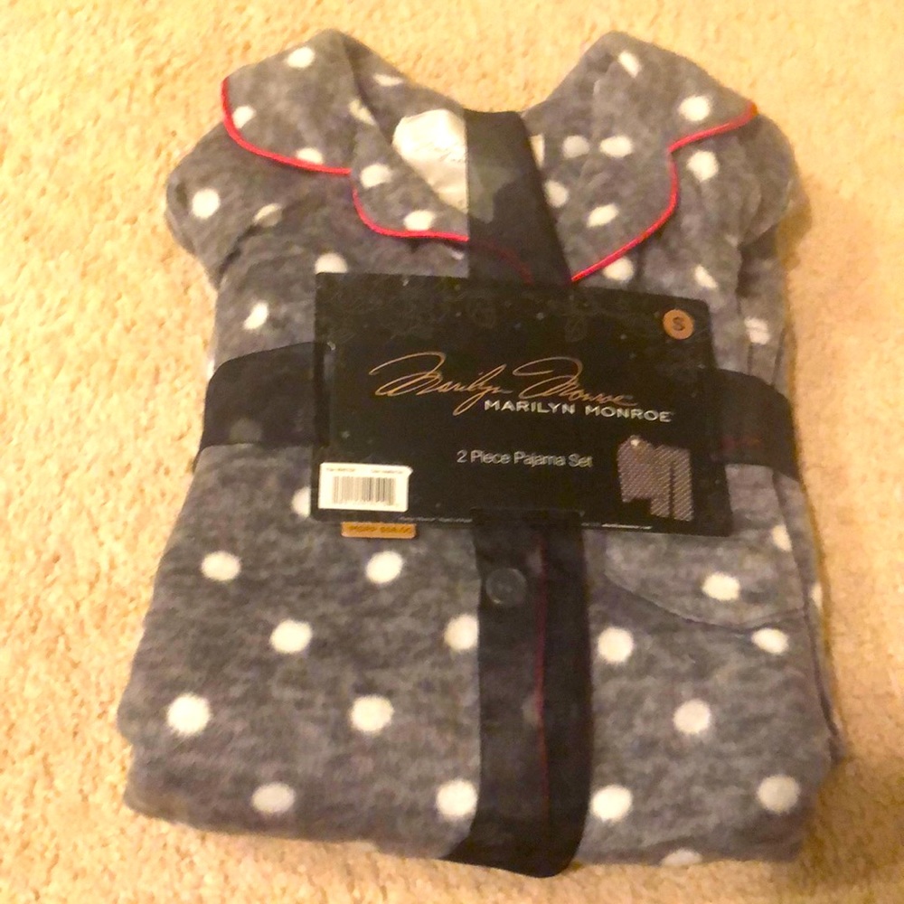 Marilyn Monroe 2 price pajama set, brand new, grey